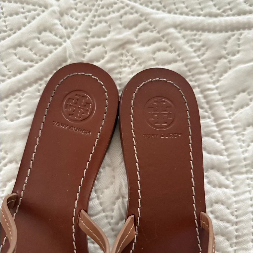 🌟Beautiful condition🌟 Hardly worn. Authentic. Smoke free home.